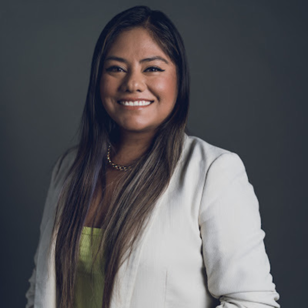 Meet your Posher, Esmeralda